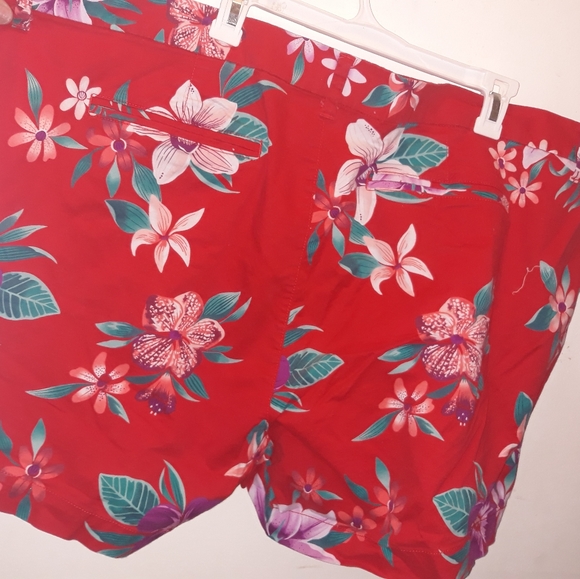 Old Navy Plus Everyday Floral Shorts - Picture 6 of 11